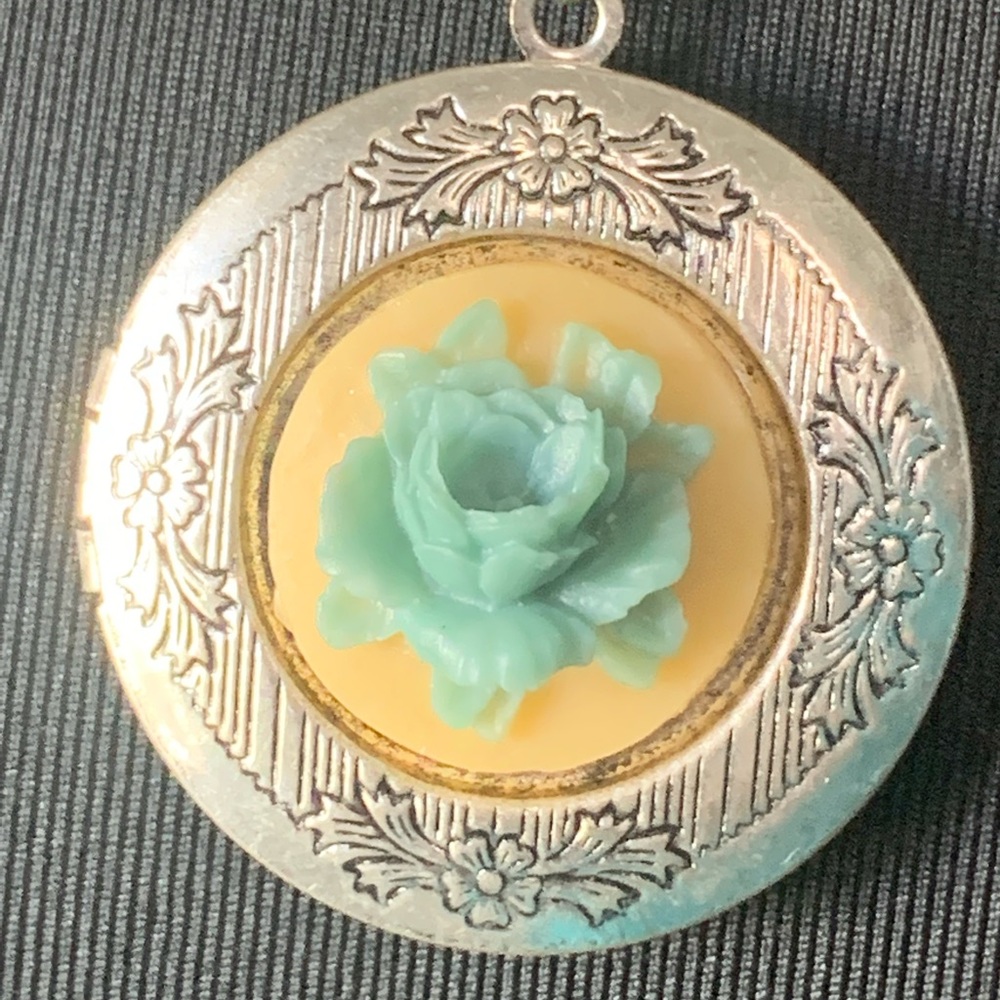 Locket Necklace blue rose cameo